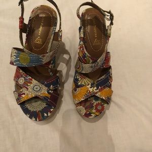 Like new Hush Puppies wedges